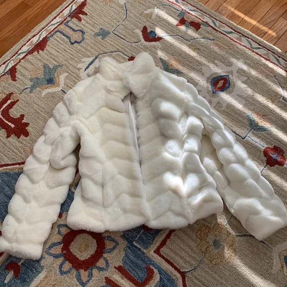 WHBM chevron Faux FUR white ivory coat jacket sold out $228 M 6 8 romantic - Picture 12 of 13